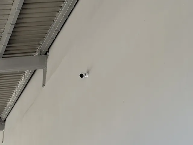 Kamera v průmyslové hale